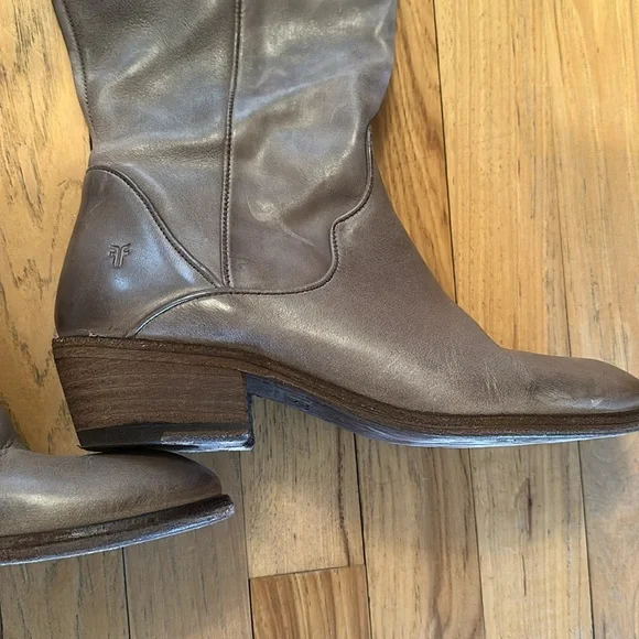 Frye
Carson Piping Knee High Western Boot - Picture 3 of 10